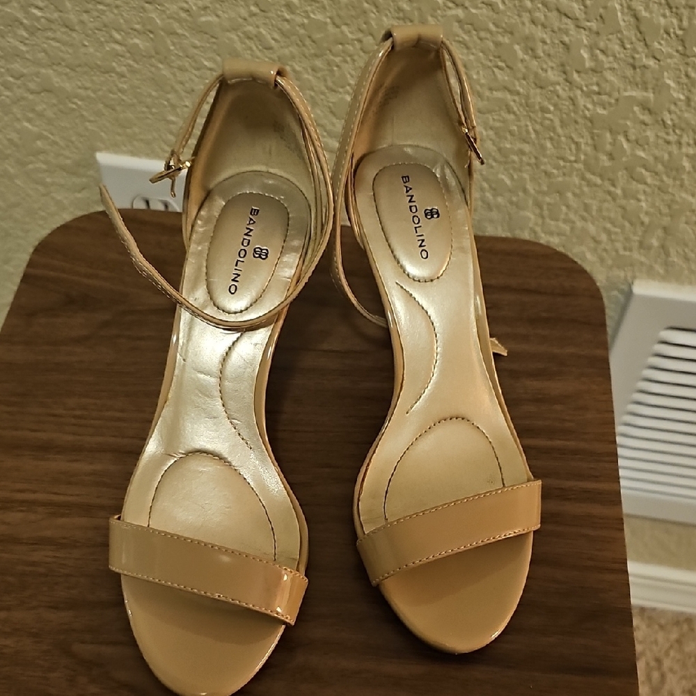 Bandolino Tan Heels Elegant Design